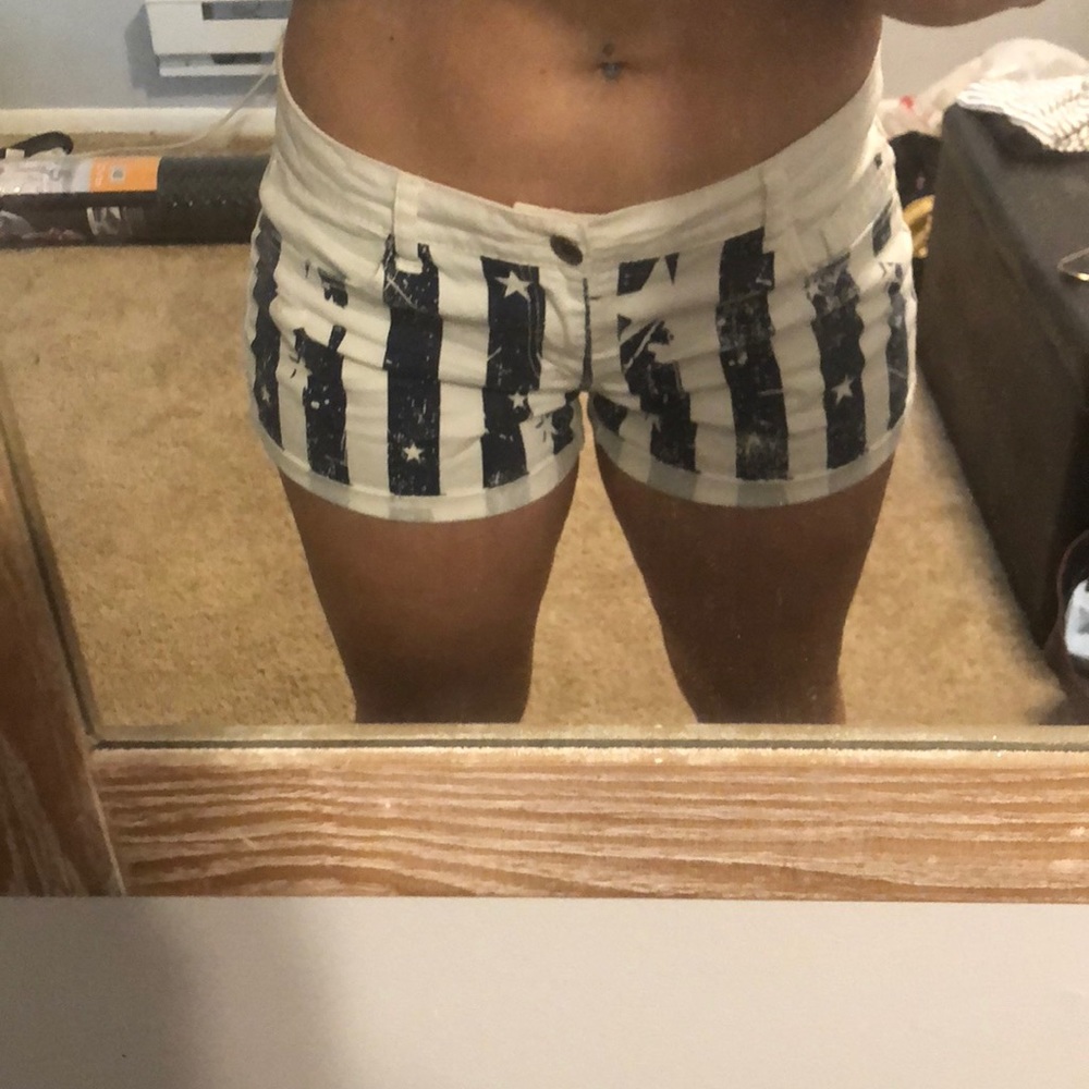 Lei Americana shorts